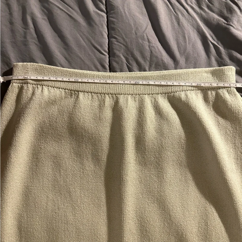 St. John Collection Women's size 8 cream with black trim knit pencil skirt. - Picture 3 of 7